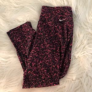Nike cropped yogas